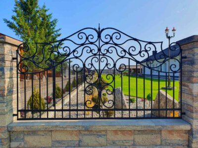 Płot ogrodzenie kuty